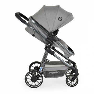 Carucior transformabil 2in1 cu sezut reversibil,pana la 4 ani sau maxim 22kg,centuri de siguranta,spatar reglabil,capotina XXL,pliere compacta cu unitate scaun,roti rezistente,husa pentru picioare inclusa Nania Giselle Gray