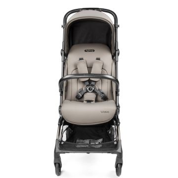Carucior copii Peg Perego Volo, ultracompact, 0 - 22 kg, cu spatar si suport pentru picioare reglabile, frana centralizata, bara frontala detasabila si geanta transport inclusa, 5.4 kg, Misty Beige